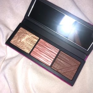 MAC Shiny Pretty Things Face Compact: Medium/Deep